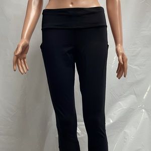 Lululemon black capri leggings with pockets